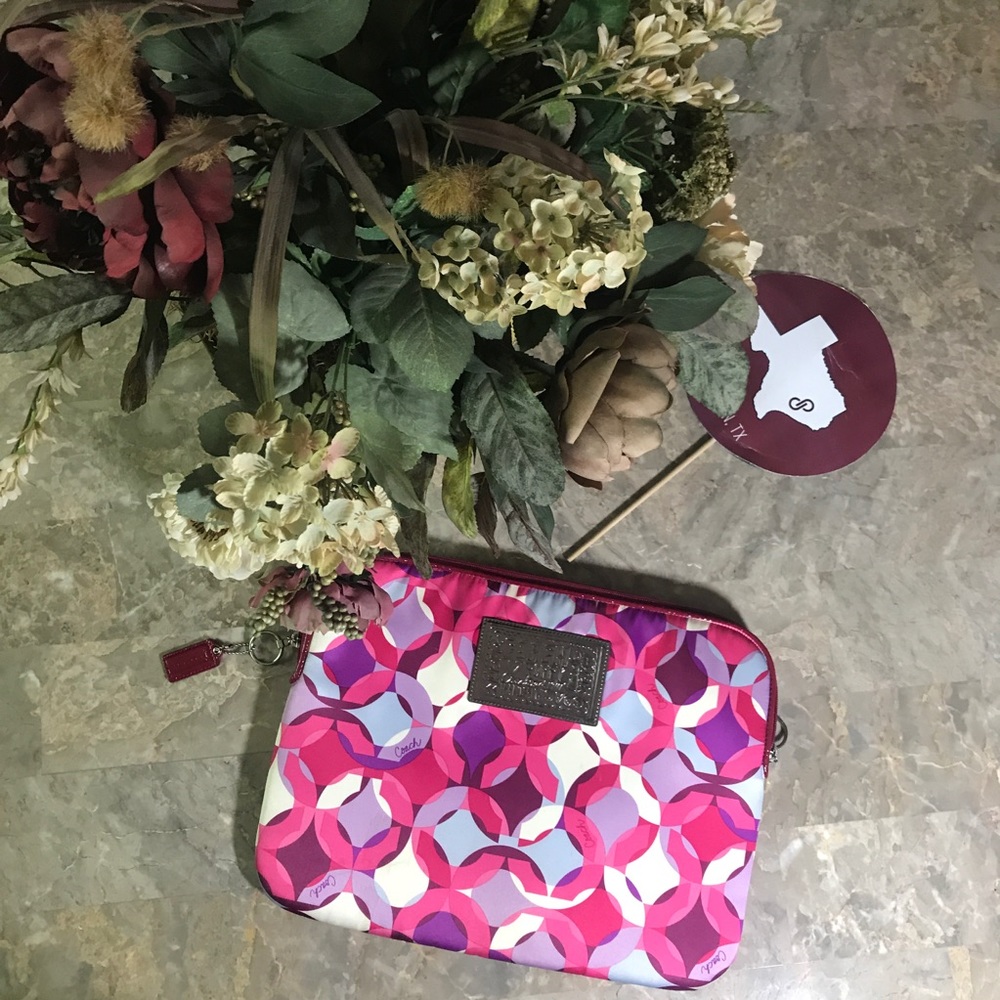✨SALE✨ Coach Poppy Laptop Case